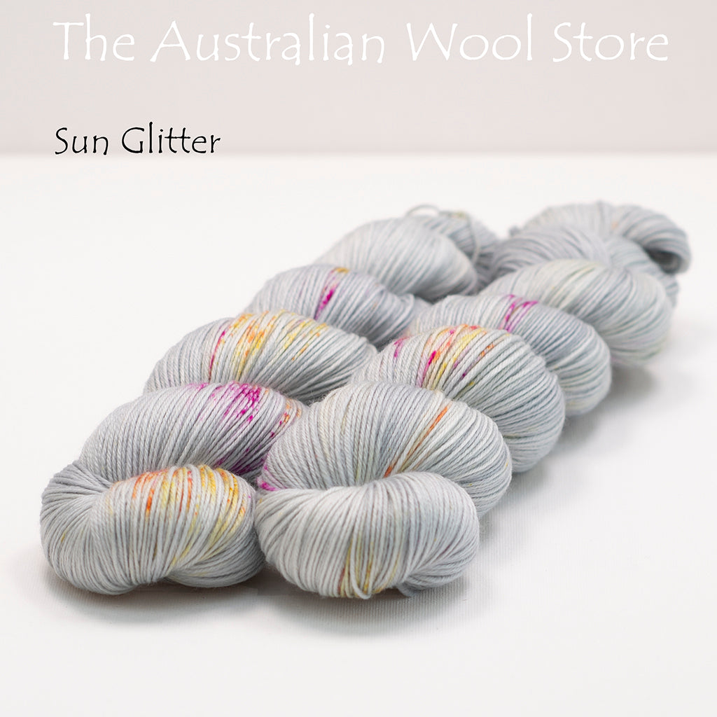 10ply/Worsted weight Superwash Merino 100g skein, 166m.