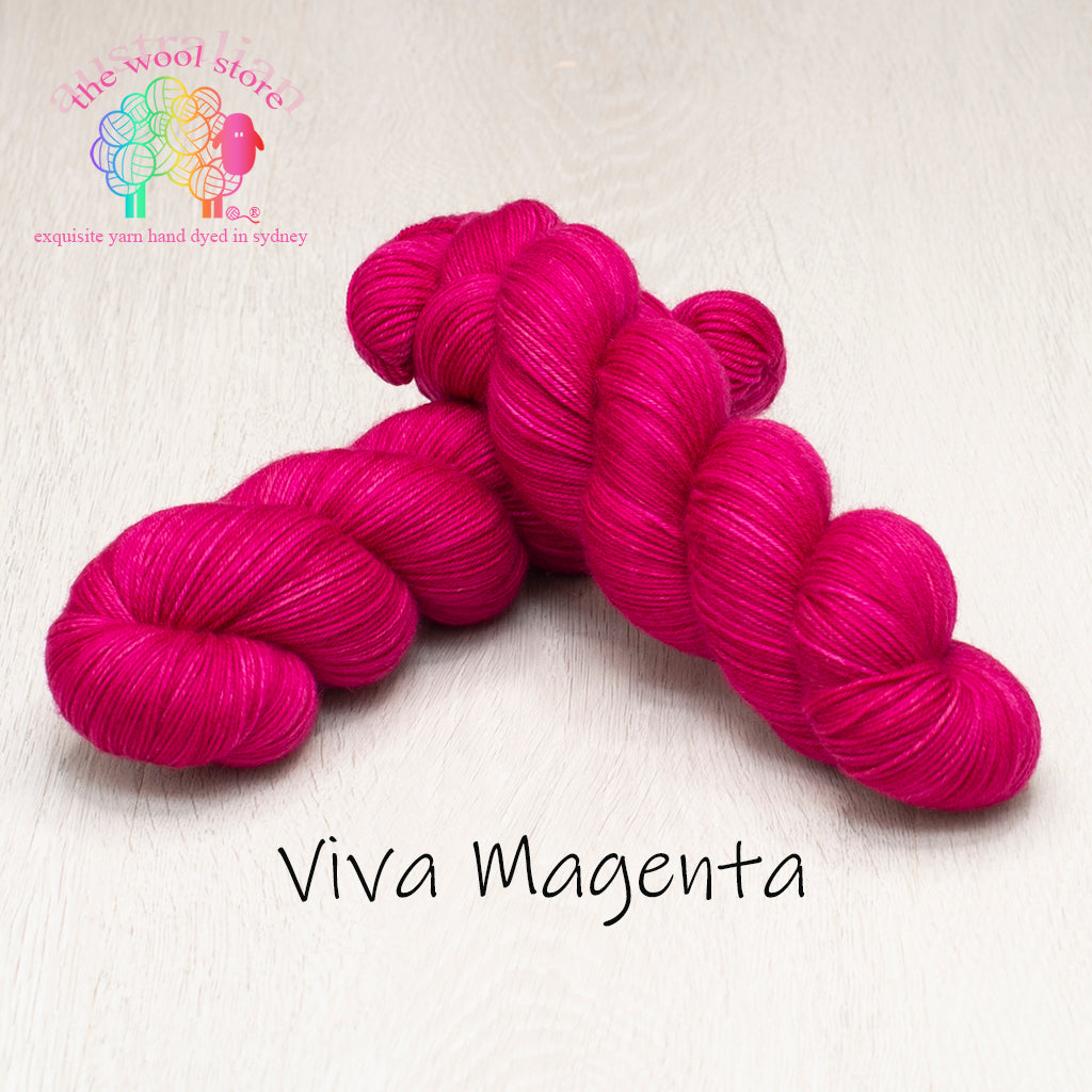 10ply/Worsted weight Superwash Merino 100g skein, 166m.